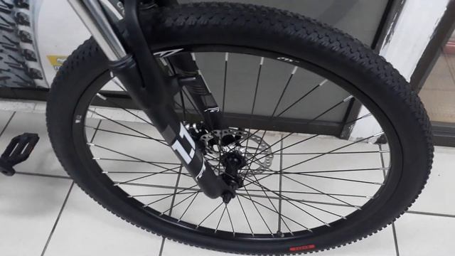 Bicicleta GW Alligator rin 27.5 negra con blanco, shimano Tourney, frenos disco, suspensión GW: смотреть онлайн