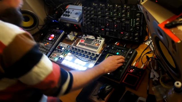 NOITRO LIVE JAM (SP-404sx, Arturia Beatstep Pro, Korg Volca Sample, Kaossilator Pro+ Kaoss pad) смотреть онлайн