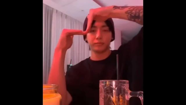 Si Taehyung lo hace, Jungkook también lo hará. [Actualización taekook] смотреть онлайн