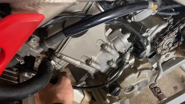 2006 Honda CRF250R Clutch Cable Install смотреть онлайн