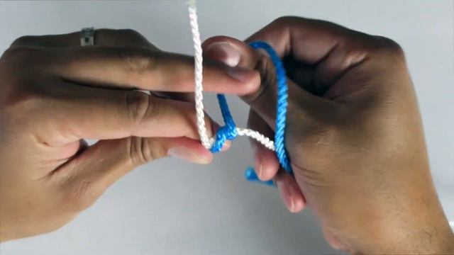 HOW TO Tie BRAIDED Fishing Line to MONOFILAMENT or Fluorocarbon Leader Easy and Strong Fishing Kno смотреть онлайн