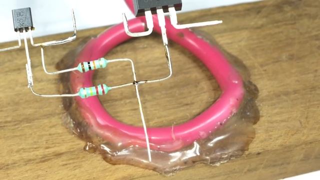 Simple Latch Circuit | One button push ON, push OFF circuit смотреть онлайн