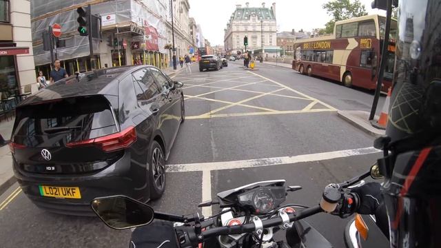 BMW 3.0 CSL, Husqvarna Nuda 900 R, The Beauty And The Sound