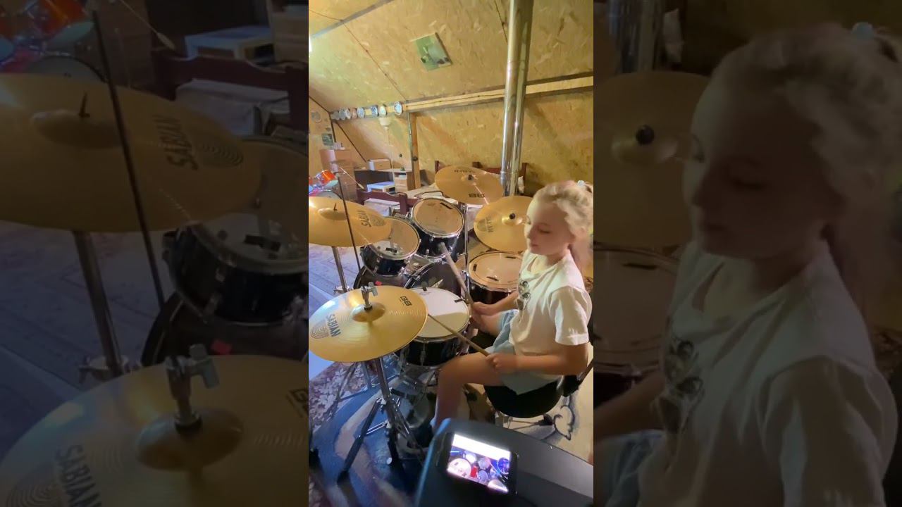 10 Years Old Girl Drums AC/DC - Thunderstruck