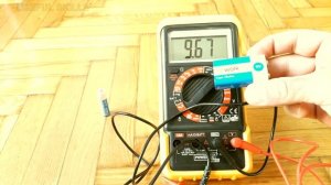 Как Проверить Батарейку/Как Измерить Напряжение Постоянного Тока. #мультиметр #usefulskills