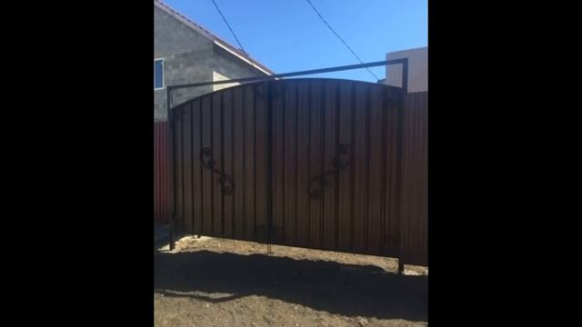 Заборы из профнастила и сетки рабица, ворота в Магнитогорске. Звоните: 8 (919) 117-60-50 СтройСерви смотреть онлайн
