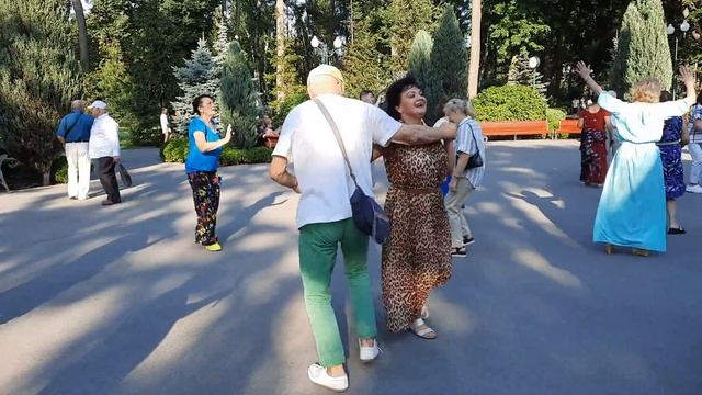 ПУСТЬ ПЛАЧУТ ТЕ,КТО НАС НЕ ЗАХОТЕЛ смотреть онлайн