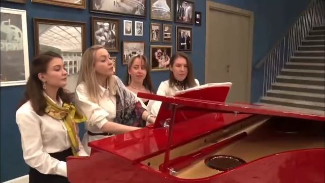 Лавиньяк "Марш галоп для 8 рук и одинокого рояля" смотреть онлайн