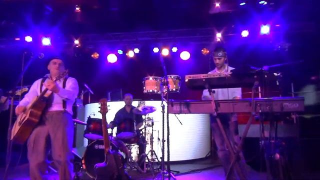 Малыш и Гулливер Она не любит тебя смотреть онлайн