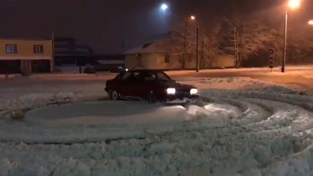 Кватра штурмует клумбу на круговом смотреть онлайн