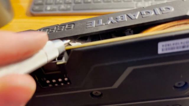 Gigabyte 1660 super OC. Замена вентилятора без разбора карты. смотреть онлайн