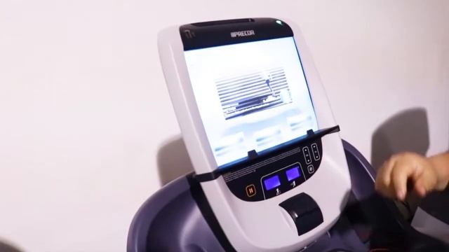 Precor TRM 885 Treadmill with P80 Console. смотреть онлайн