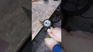 Взводим самонатяжной ролик ГРМ гранта 8 клапанов