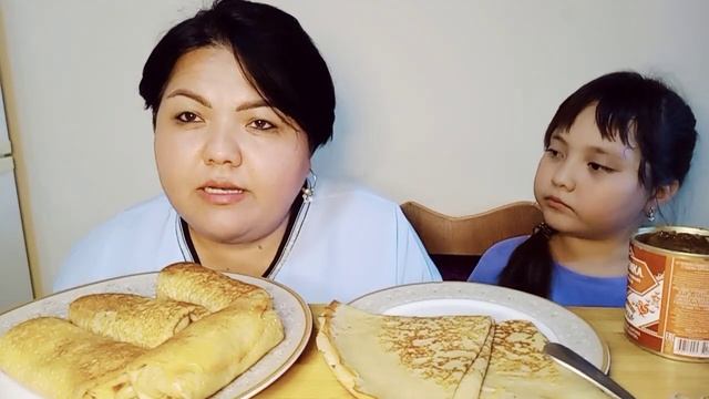 Мукбанг Блины с капустой ?/Mukbang Pancakes with Cabbage/白菜吃麵煎餅 смотреть онлайн