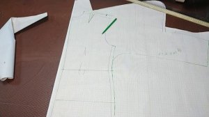 Цельнокройный рукав с нагрудной выточкой.