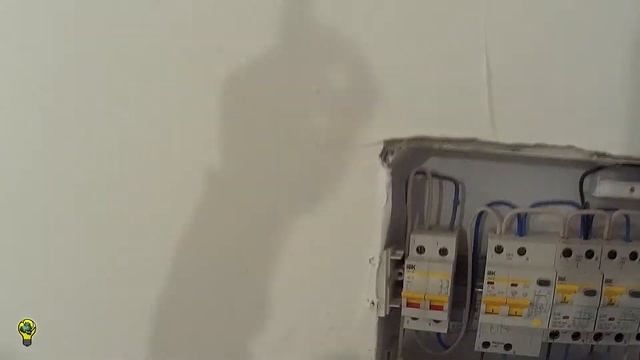 Как делают "универсалы" - электрики-сантехники-отделочники... (18+) смотреть онлайн