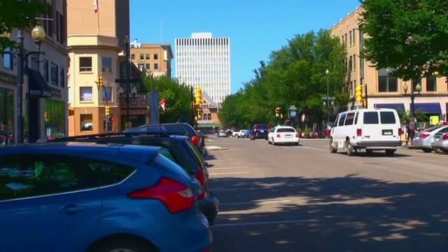 Around the City Center in Saskatoon of Saskatchewan in Western Canada. смотреть онлайн