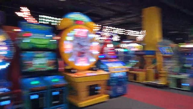 зал игровых автоматов в Острове Мечты смотреть онлайн