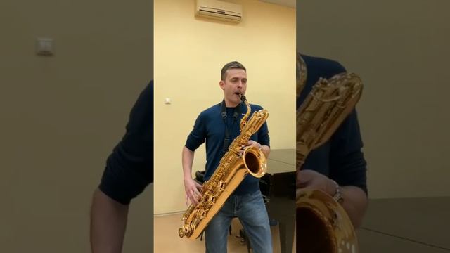 Сакс- баритон, игра в первый раз. смотреть онлайн