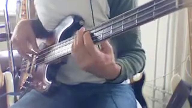 L136 A minor 9 bass groove смотреть онлайн