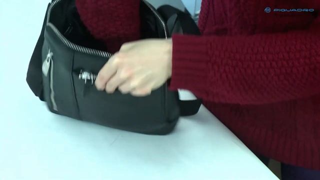 Обзор сумки Piquadro Modus вертикальная на ремне смотреть онлайн