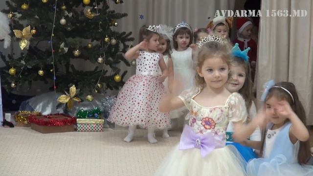 Дед Мороз и Снегурочка поздравили самых маленьких воспитанников детского сада «Ивушка» смотреть онлайн