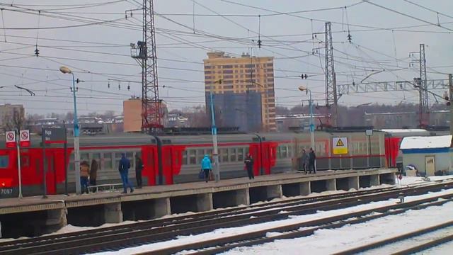 Электропоезд ЭР2Т-7097 прибытие+панорама сзади на Южный, станция Нара(Наро-Фоминск)14.12.2014 смотреть онлайн