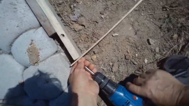 Кривая садовая дорожка из самодельных плит. Раствор 1:4. смотреть онлайн