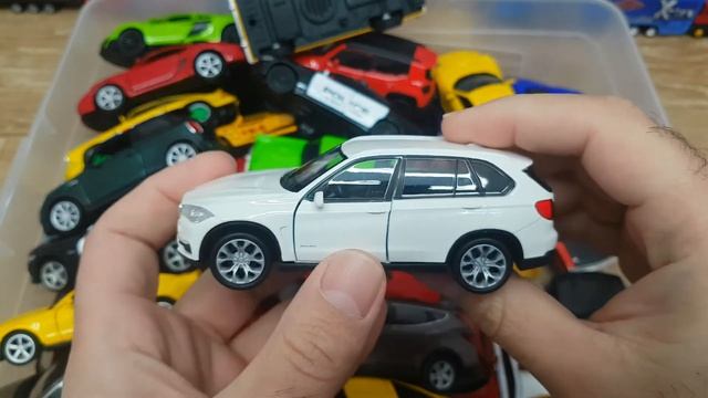 Wellys Cars: 143 And 136 Scale Diecast Model Car Collection In A Box