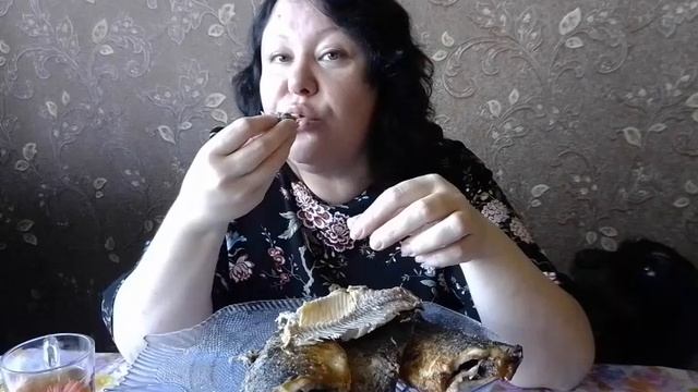 Мукбанг// Карась Масясь// Много карасей масясей)))// Вкусные караси))