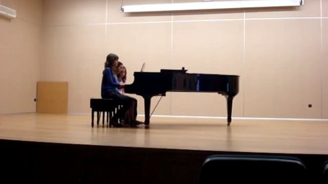 Irene y Bea tocando a 4 manos смотреть онлайн