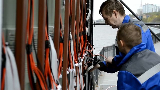 Установка экрана на сцену в едином корпусе. Пермь 2018. смотреть онлайн