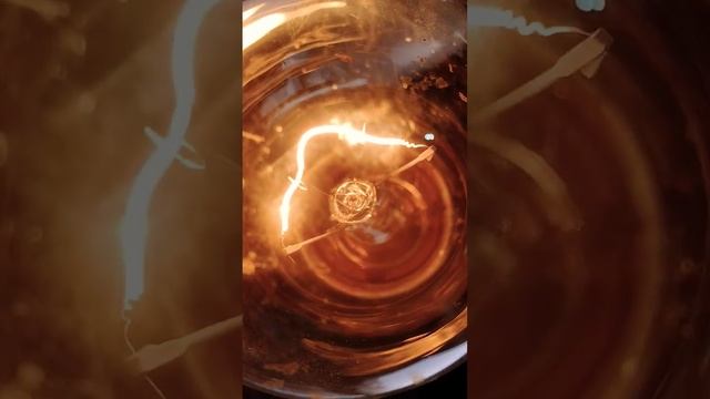 Tungsten wire burning inside the bulb. #sorts #experiment #scienceexperiment смотреть онлайн