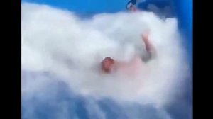 ПОКАТАЛСЯ! Без трусов остался.