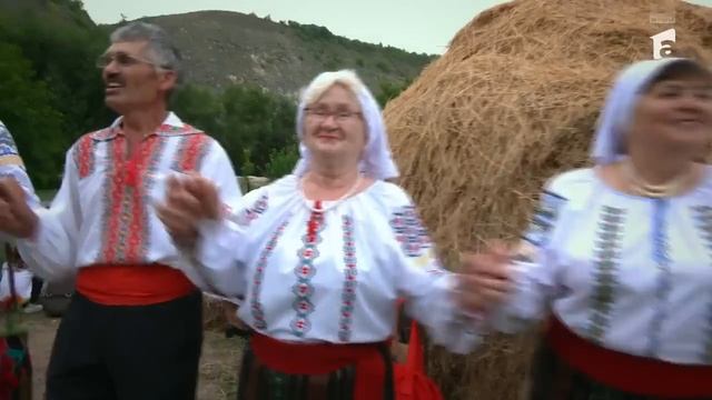Vedetele au creat un spectacol de neuitat alături de ansamblul din Butuceni смотреть онлайн