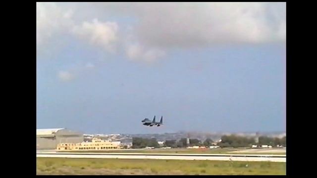 4 x F 15 Strike Eagles full afterburner Departure. (Malta International Air Show 2000) смотреть онлайн