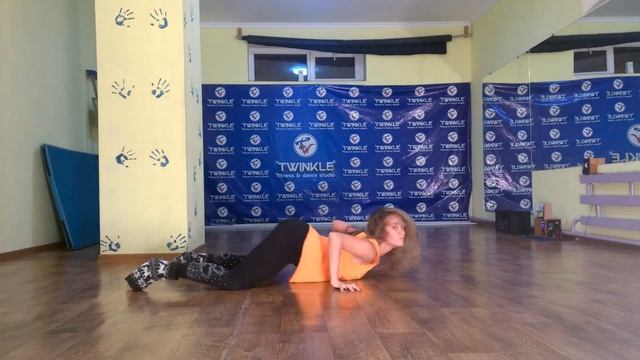 Лучшие уроки для начинающих стрип и латина в Алматы TWINKLE смотреть онлайн
