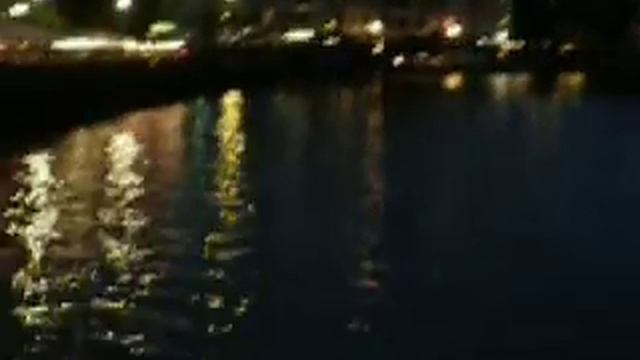 Нічний Берлін (огляд з річки Шпрее) смотреть онлайн