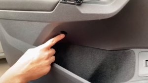 Volkswagen Tiguan: меняем обшивку дверных карт и подлокотника. Как разобрать и поставить?
