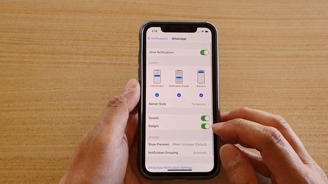 iPhone iOS 14: How to Enable/Disable Whatsapp Notification Badges смотреть онлайн
