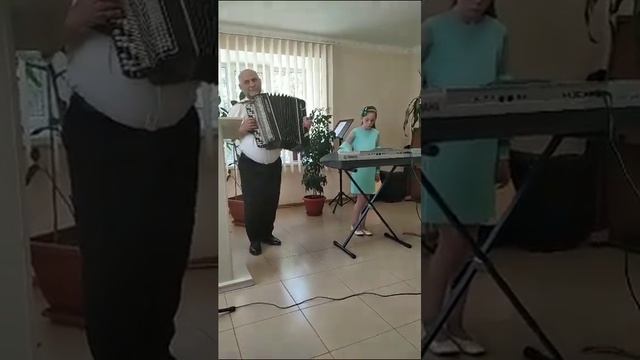 Дух Святой зовём смиренно. (Соло на синтезаторе + баян). смотреть онлайн