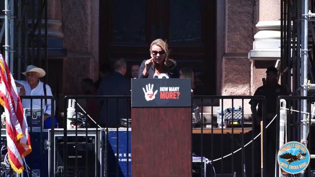 Lara Logan - Burying children in mass graves in South Texas - "How Many More" speech смотреть онлайн