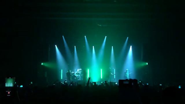 Louna - Интро + Станем стеной (Live) / Москва (15.05.2022) смотреть онлайн