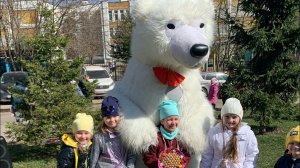 Заказать аниматора на детский день рождения Москва. Белый мишка