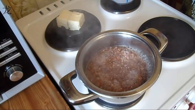 Рассыпчатая гречневая каша. Loose Buckwheat Porridge.