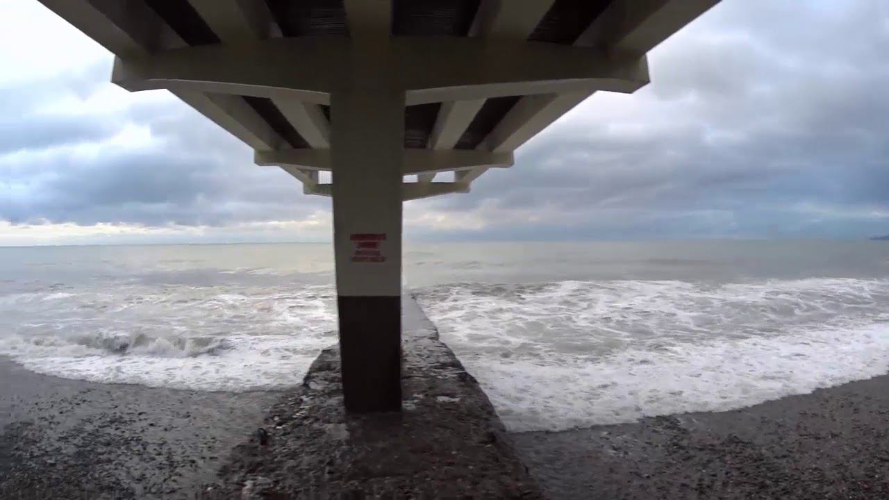 Шторм в Адлере, Сочи смотреть онлайн