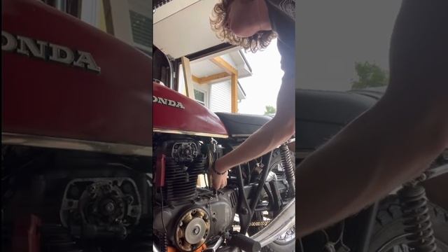 Using a Timing Light on a 1974 CB360 смотреть онлайн