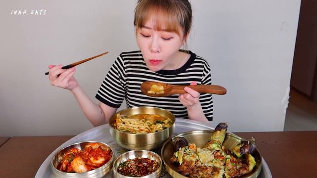 기상청님... 비온다면서요... 매운 칼국수 먹방 🍜🍜 Spicy Kalguksu, Sujebi MUKBANG смотреть онлайн