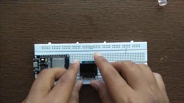 ESP32 Interface with OLED SSD1306 Display using micropython смотреть онлайн