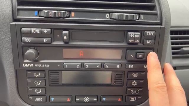 BMW Reverse RDS Bluetooth mit Songtitel und Autor im Display смотреть онлайн